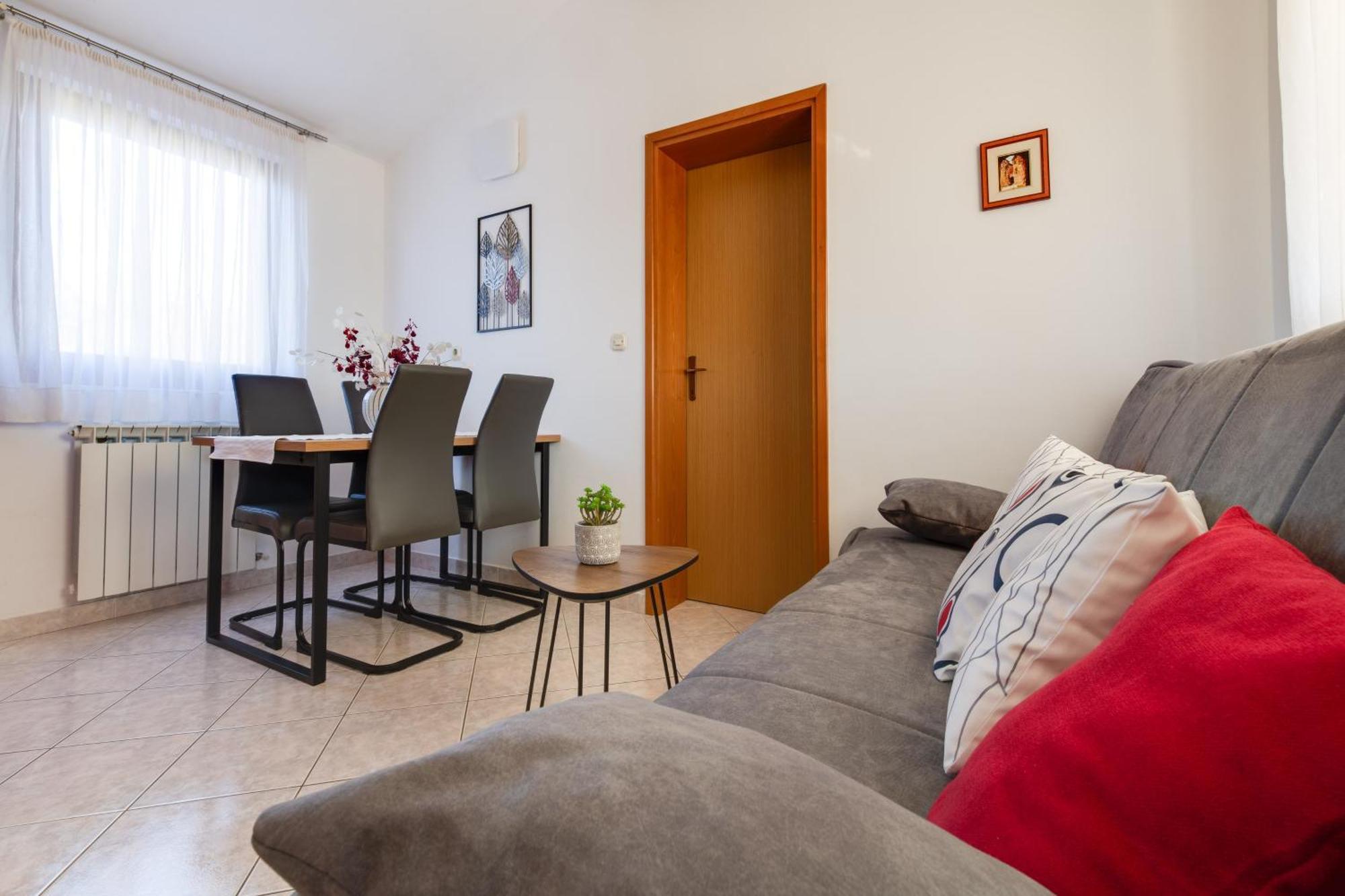 Villa Livia With Three Nice Apartments, Swimming Pool, Childrens Playground, Barbecue And Free Parking Ližnjan Exterior foto