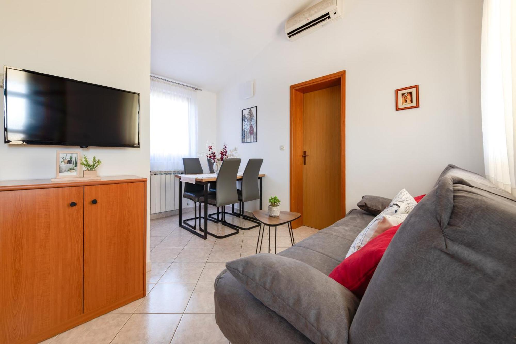 Villa Livia With Three Nice Apartments, Swimming Pool, Childrens Playground, Barbecue And Free Parking Ližnjan Exterior foto
